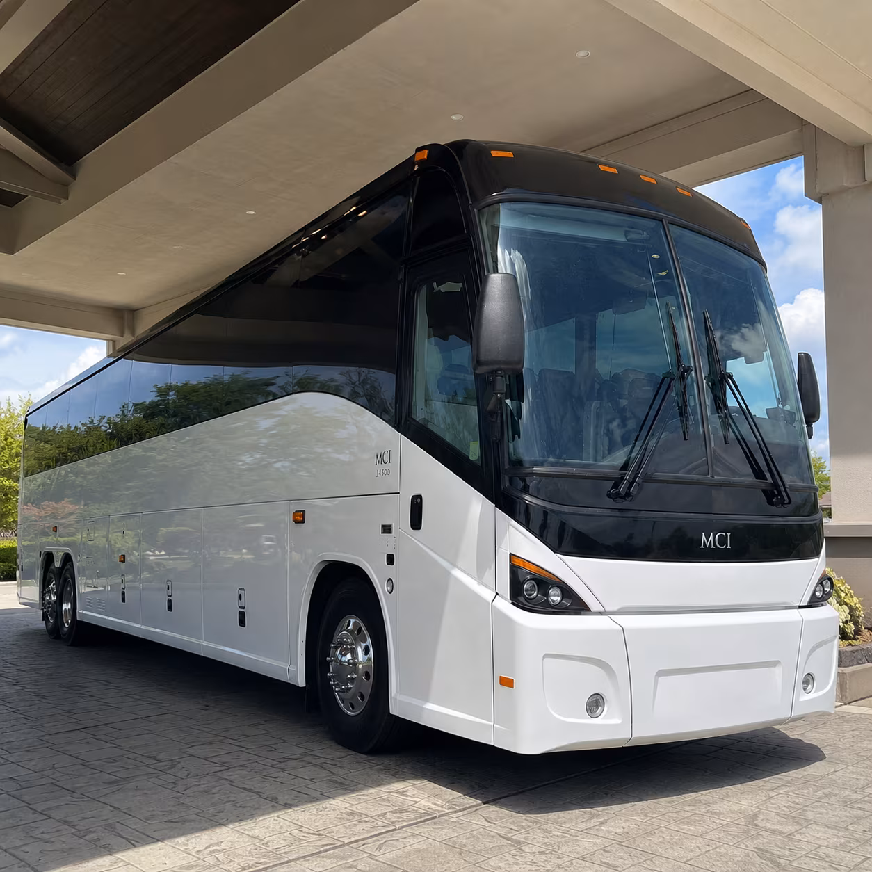 shuttle buses along the us 101 corridor to moffett federal airfield